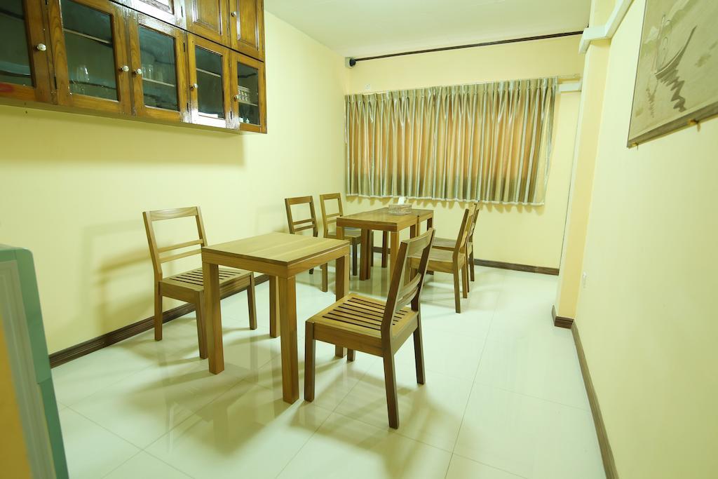 Hundred Moon Hotell Yangon Eksteriør bilde