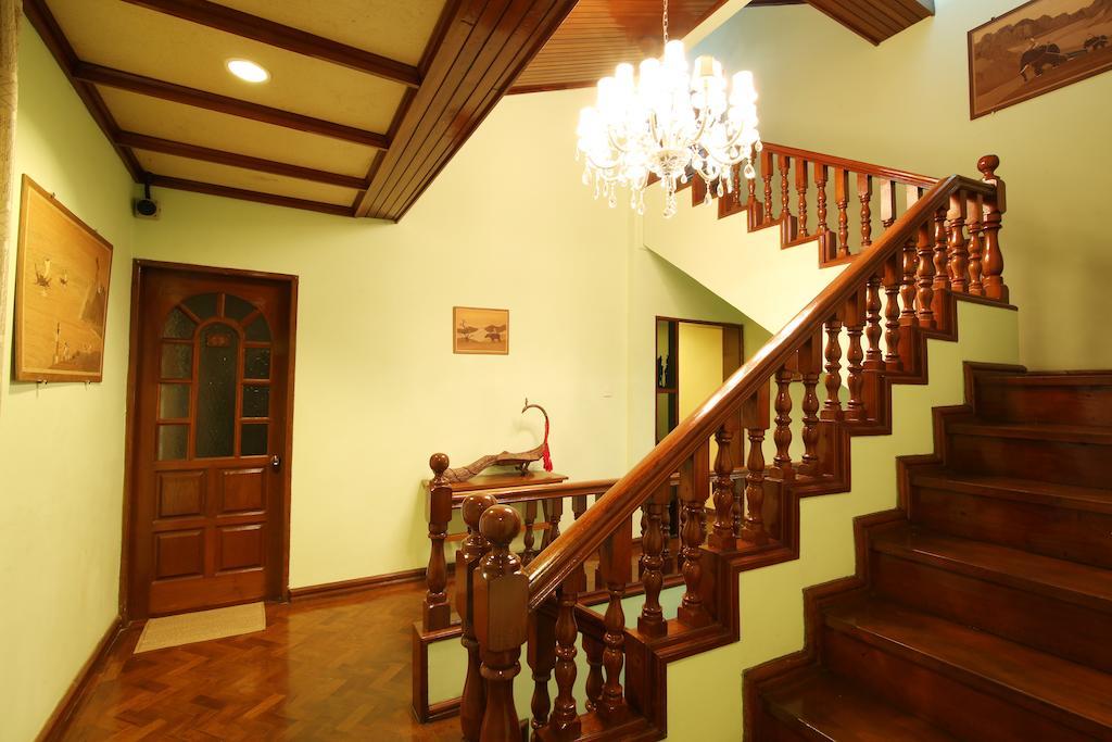 Hundred Moon Hotell Yangon Eksteriør bilde