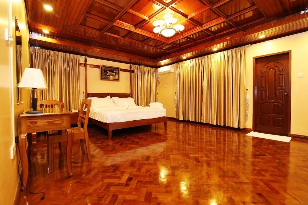 Hundred Moon Hotell Yangon Eksteriør bilde