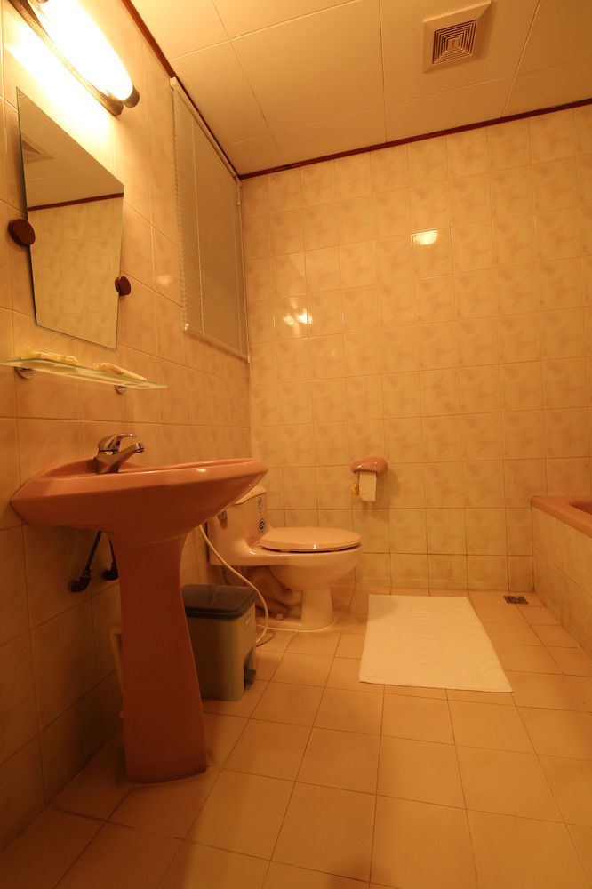 Hundred Moon Hotell Yangon Eksteriør bilde