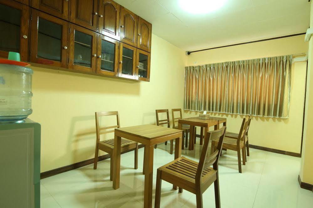Hundred Moon Hotell Yangon Eksteriør bilde