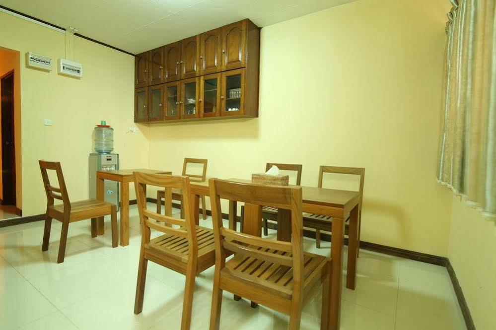 Hundred Moon Hotell Yangon Eksteriør bilde