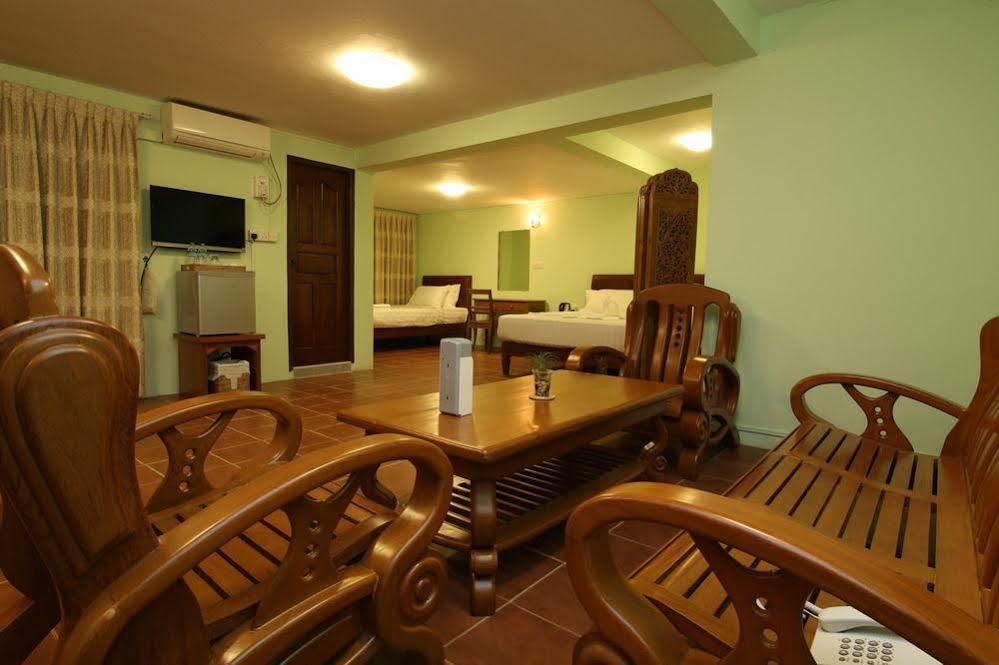 Hundred Moon Hotell Yangon Eksteriør bilde
