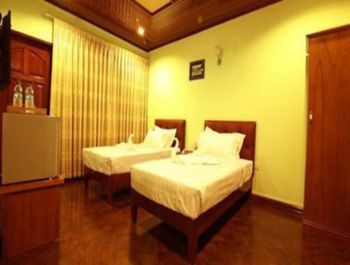 Hundred Moon Hotell Yangon Eksteriør bilde